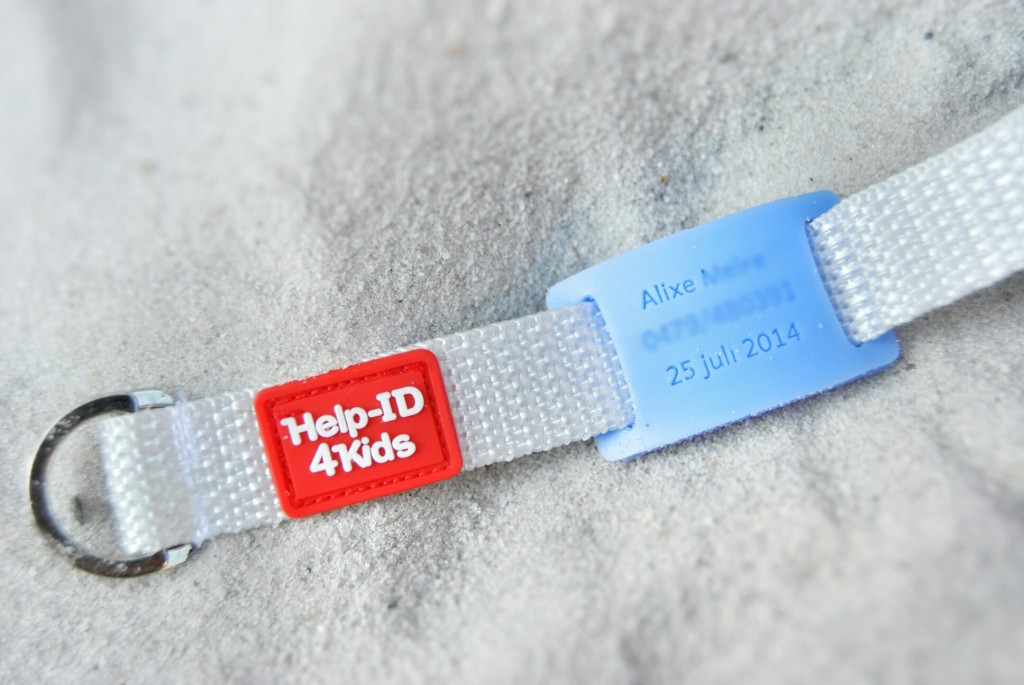 HelpID-4kids verdwaalbandje en duurzame sos polsband. preventie tegen verloren lopen kinderen
