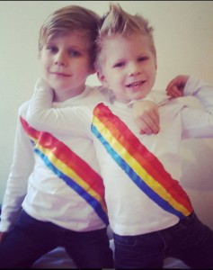 mama naait zelf regenboog T-shirt van K3 voor jongens