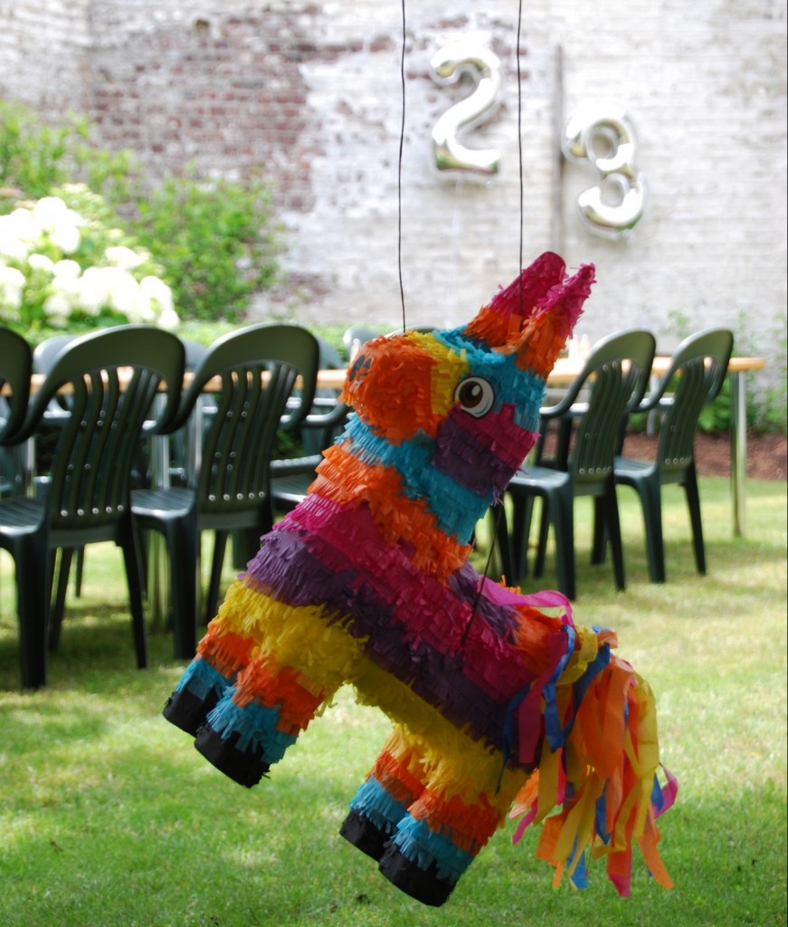 kleurrijke Pinata ezel bestellen bij Fun.be voor verjaardagsfeest 