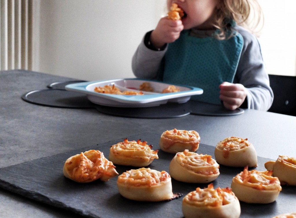 koken met kinderen: pizza roll zelf maken 